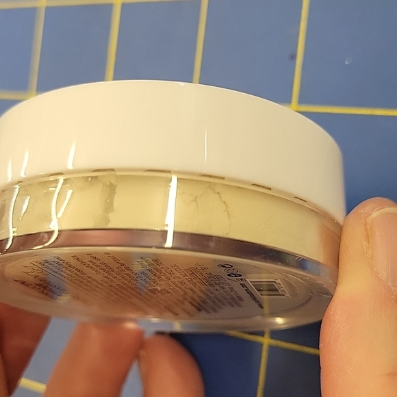 Rachel Couture Translucent Powder Light - Picture 5 of 5